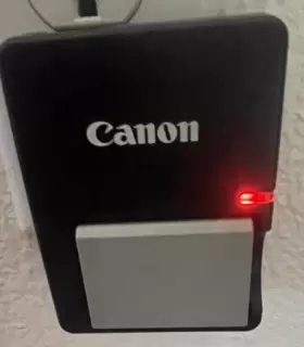 3039b001 Canon Lp-e5 Li-ion Battery Plus Lc-e5 Charger