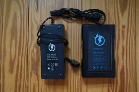 Jbgm-95 Juicebox Lithium-ion Battery With D-tap Charger 95wh Gold Mount