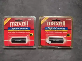Dc3711 Maxell Fnp80 New Pair Of Digital Cameras Lithium Ion Rechargeable Np80 Battery