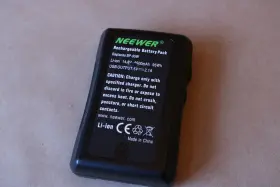 10099647 Neewer Bp-95w 6600mah V-mount 14.8v Rechargeable Li-ion Battery Pack - Black