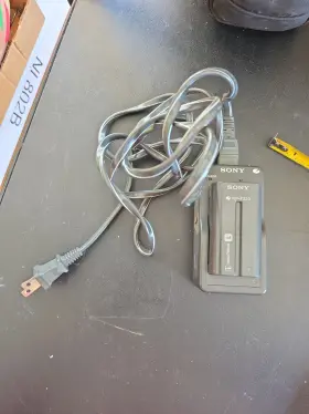 Sony 16266241 Genuine Oem Battery Charger Bc-v615 Only For Np-f330 Included