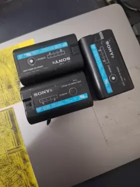 Bp-u30 Sony Bpu30 Genuine Lithium-ion Rechargeable Battery 14.4v 28wh 1.95ah Lot Of 3