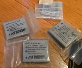 Kit-btr-dl18-lch-np40-02 Wasabi Power Lot Of 2 Battery Charger 4 Batteries For Pentax - Exc #3